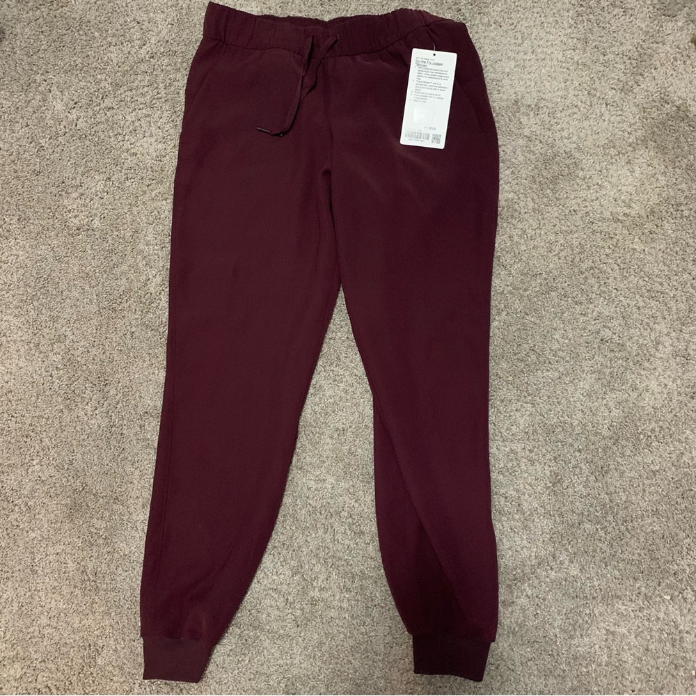 NWT Lululemon On the Fly Jogger *Woven Cassis SIZE 6